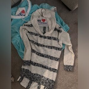 Sweater/hoodie bundle forever 21 size small